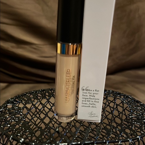Laura Geller The Ideal Fix Concealer - Medium - Picture 5 of 5